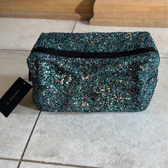 NWT Forever 21 sequin makeup bag - Picture 3 of 3